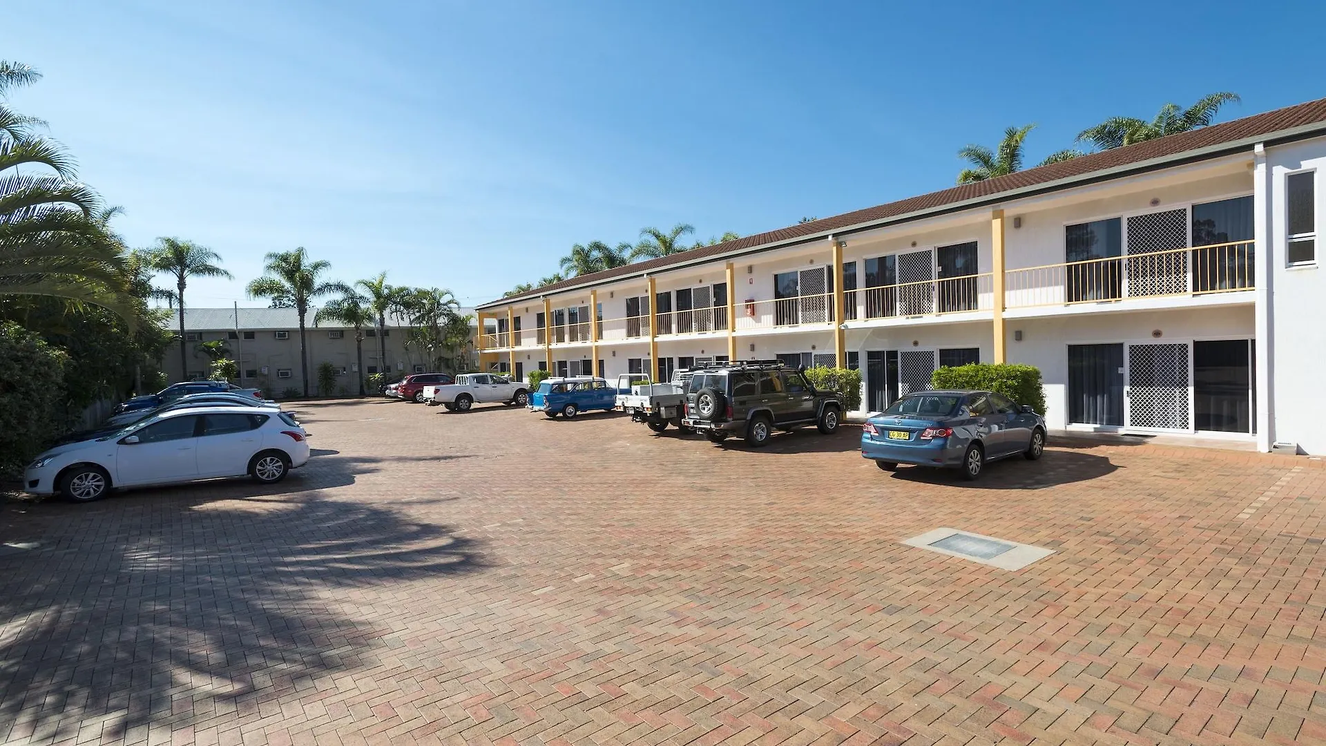 The Beach Motel Hervey Bay 3*,