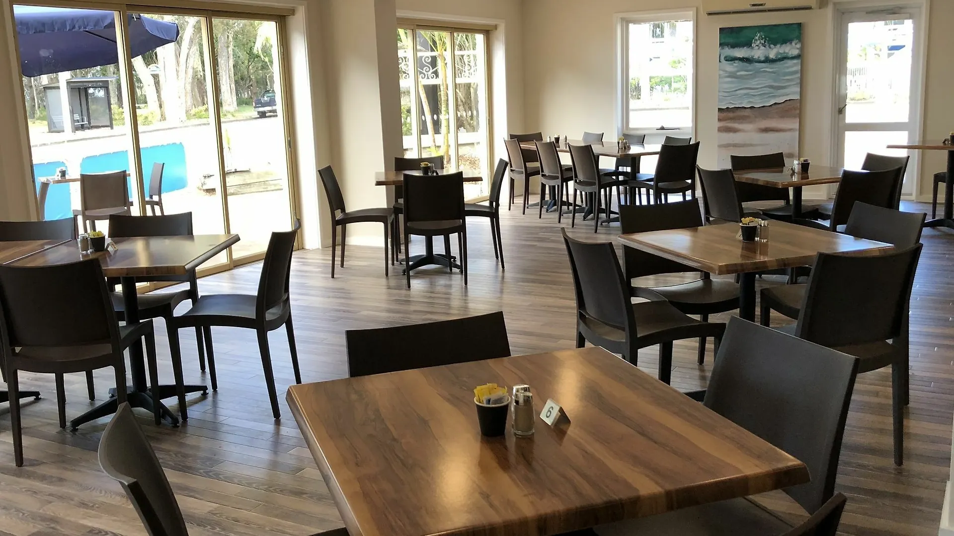 The Beach Motel Hervey Bay 3*,