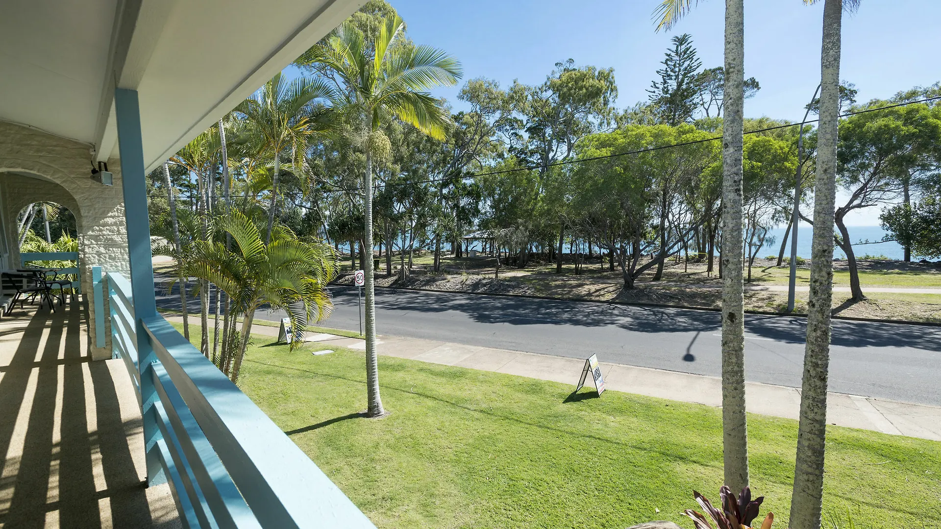 The Beach Motel Hervey Bay 3*,