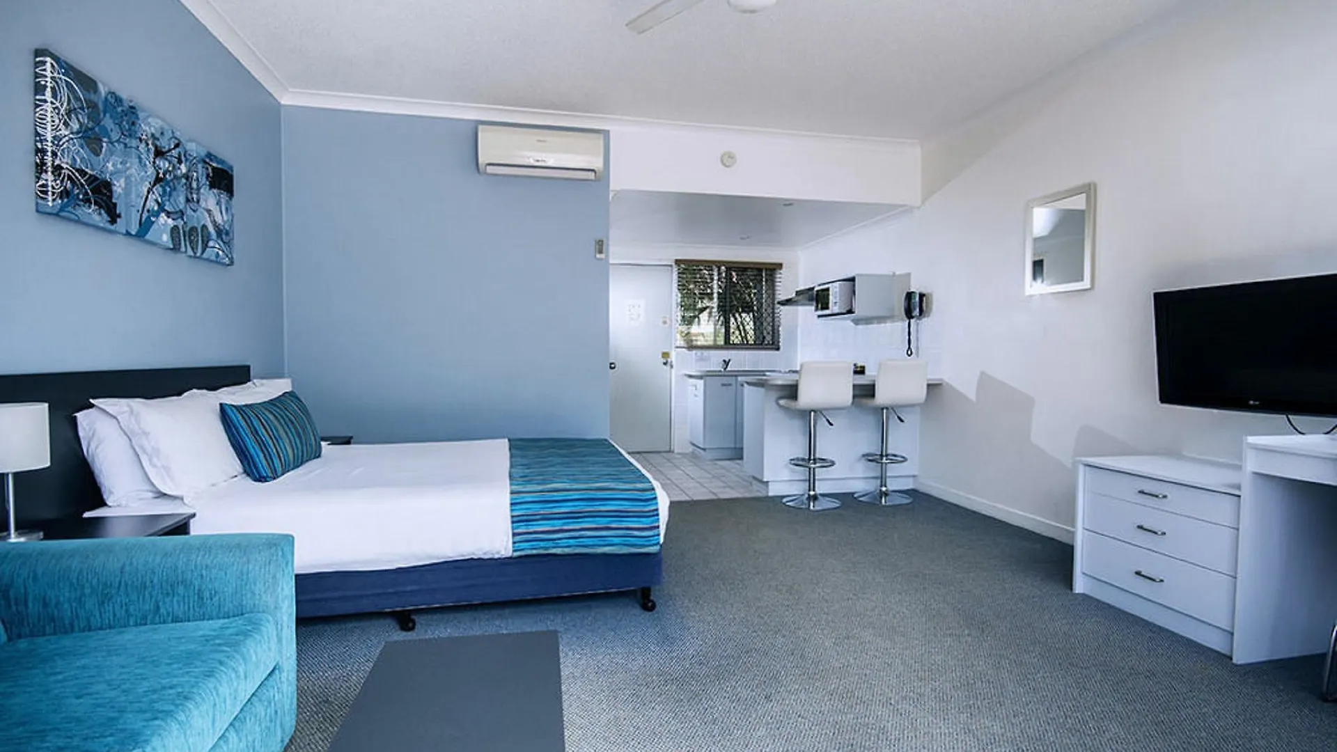 The Beach Motel Hervey Bay 3*,
